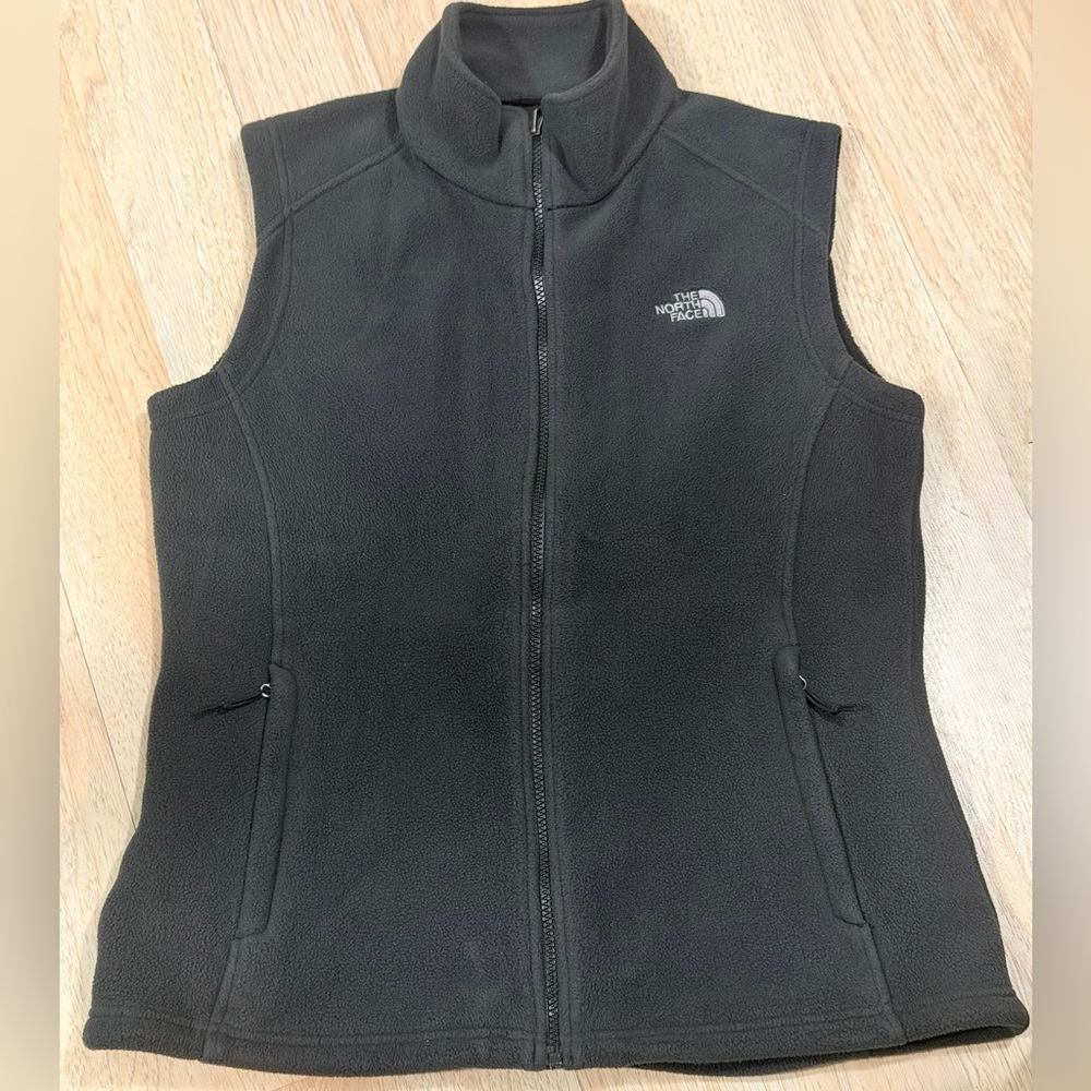 The North Face Black Women's Full-Zip Fleece Vest